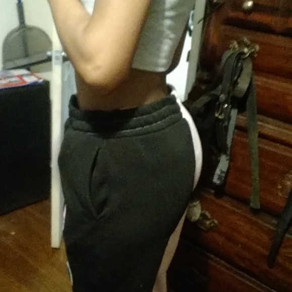 Half pink half black pants with butterflys - Picture 4 of 4